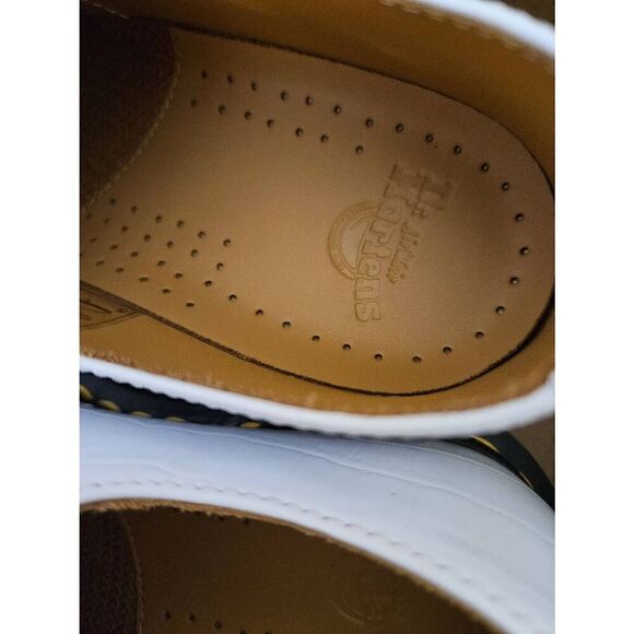 Dr. Martens 1461 white patent croc embossed shoes. Size 7. - Picture 6 of 7